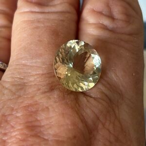 7.75CT Yellow Labradorite 14MM RD